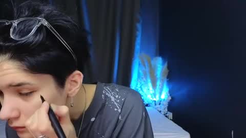 Hyeon Jin online show from 12, 3, 2025