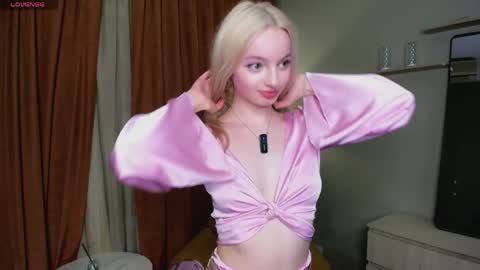 Snapshot of hypno_eyes_babe chatting on 30, 5, 2026 Kate online show from 30, 5, 2026