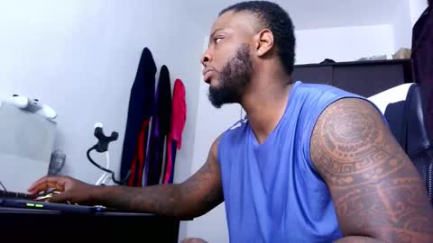 Snapshot of iam_hotbbc chatting on 5, 11, 2025 Mr H Independent model online show from 5, 11, 2025