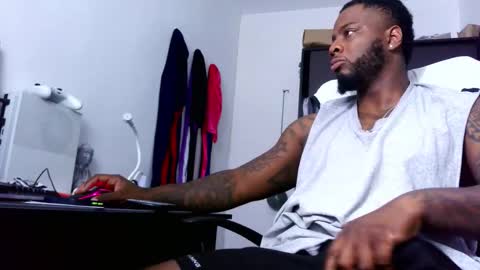 Snapshot of iam_hotbbc chatting on 8, 11, 2025 Mr H Independent model online show from 8, 11, 2025