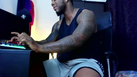 Snapshot of iam_hotbbc chatting on 30, 3, 2026 Mr H Independent model online show from 30, 3, 2026