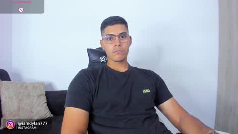 Dylan  independent model  online show from 30, 1, 2025