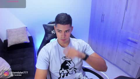 Dylan  independent model  online show from 2, 2, 2025