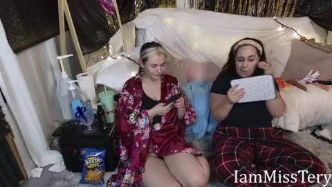 Snapshot of iammisstery chatting on 31, 12, 2024 MissTery online show from 31, 12, 2024