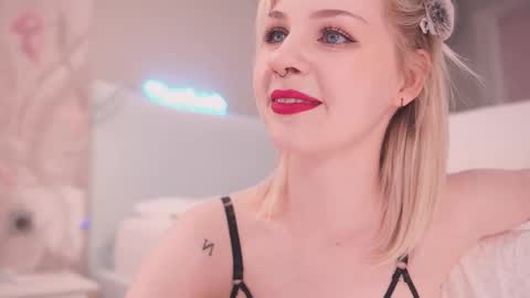 Nina  online show from 27, 9, 2025