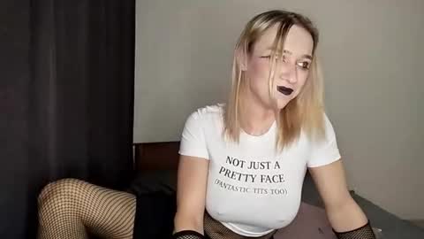 Snapshot of icebenz chatting on 15, 12, 2025 Jade online show from 15, 12, 2025