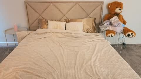 Danielle online show from 7, 4, 2026