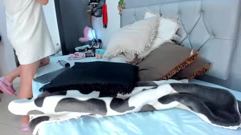 Snapshot of idaly_lovepussy chatting on 28, 12, 2024 idaly online show from 28, 12, 2024