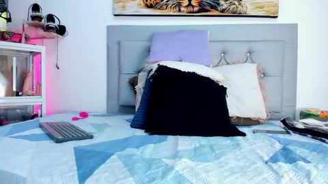 Snapshot of idaly_lovepussy chatting on 21, 1, 2025 idaly online show from 21, 1, 2025