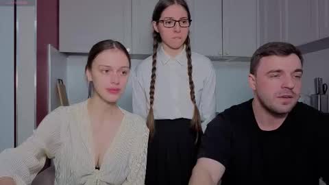 Julia and Mira online show from 4, 12, 2025