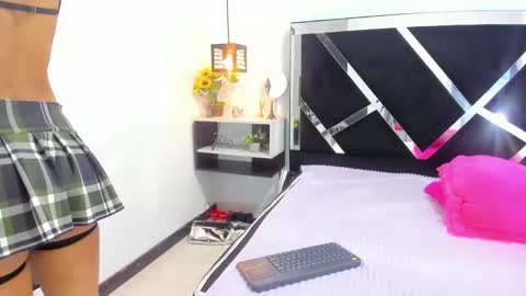 Isabella online show from 15, 9, 2025