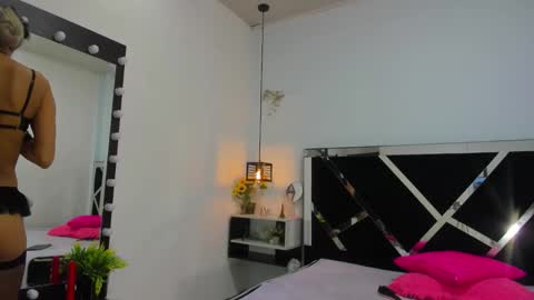 Isabella online show from 26, 9, 2025