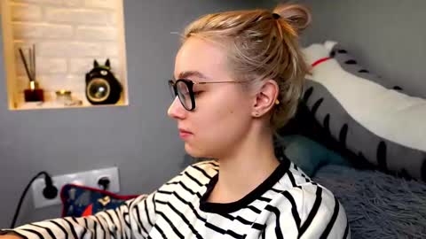 ileanacampbel online show from 27, 2, 2025