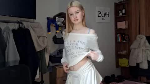 ShyLuna online show from 24, 3, 2026