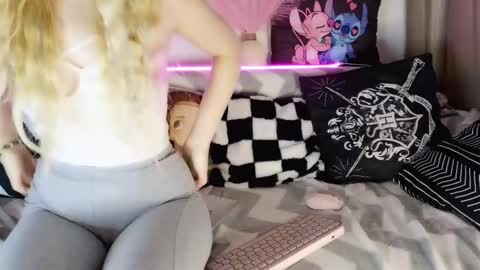 nicollee online show from 20, 2, 2025