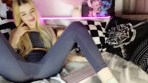 nicollee online show from 21, 2, 2025