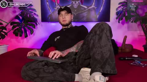 Snapshot of im_bryan chatting on 24, 10, 2025 Bryan online show from 24, 10, 2025