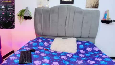 im_riley_ online show from 28, 4, 2026