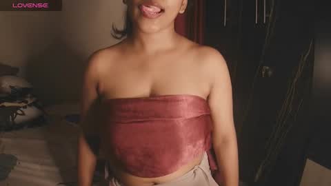 Snapshot of imlovelyrose chatting on 6, 10, 2025 ROSE online show from 6, 10, 2025