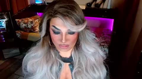 QUEEN MADI  online show from 25, 6, 2026