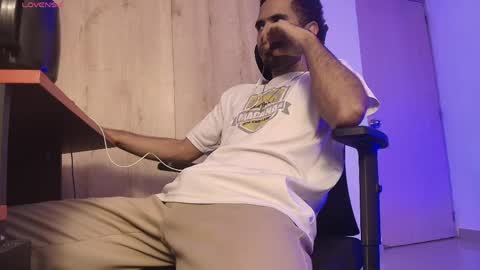 Daniel   thumb up me please its important Im new INDEPENDENT MODEL online show from 25, 4, 2026