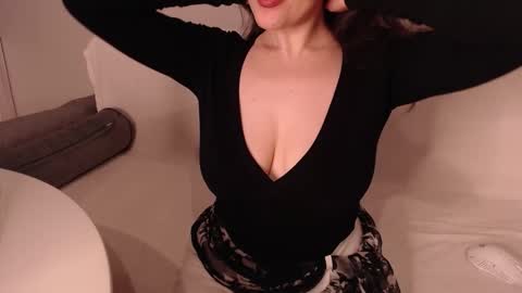 Snapshot of in_yan chatting on 24, 11, 2025 Lin online show from 24, 11, 2025