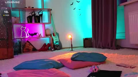  Dina  Help me reach 100 likes  online show from 12, 3, 2026