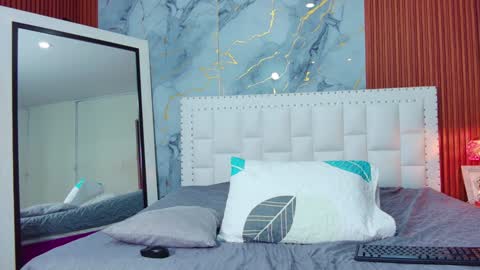 LITTLE AINHOA  online show from 27, 1, 2025