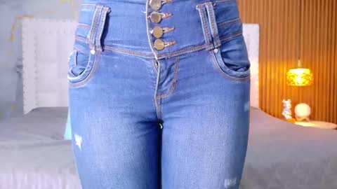 LITTLE AINHOA  online show from 20, 9, 2025