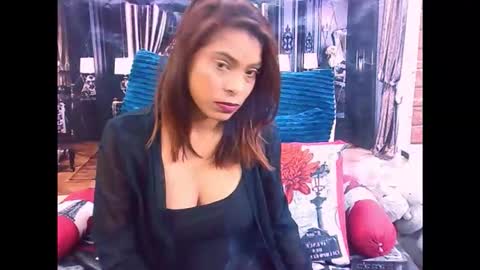 indiansexyass4u2luv online show from 25, 5, 2026