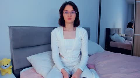 Kira online show from 12, 11, 2025