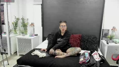 inkedsinners_ online show from 17, 6, 2026