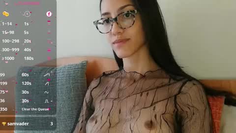 Snapshot of innocentlatiina chatting on 28, 1, 2025 Laroa online show from 28, 1, 2025