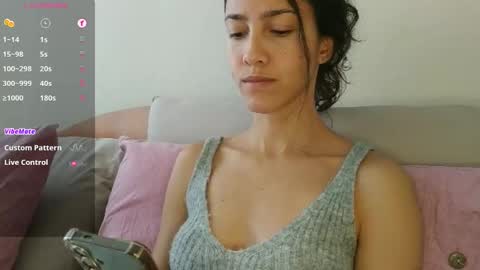 Snapshot of innocentlatiina chatting on 3, 10, 2025 Laroa online show from 3, 10, 2025