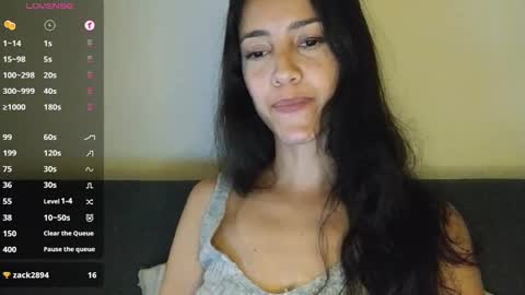 Snapshot of innocentlatiina chatting on 13, 11, 2025 Laroa online show from 13, 11, 2025