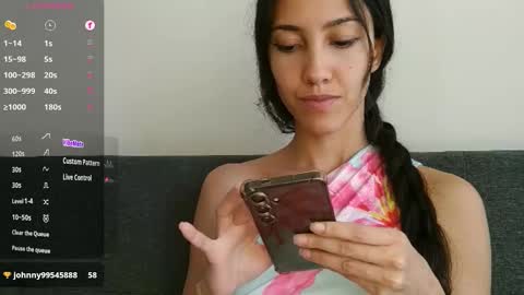 Snapshot of innocentlatiina chatting on 14, 11, 2025 Laroa online show from 14, 11, 2025