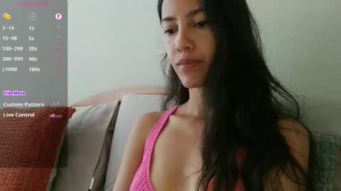 Snapshot of innocentlatiina chatting on 2, 12, 2025 Laroa online show from 2, 12, 2025