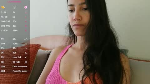 Snapshot of innocentlatiina chatting on 3, 12, 2025 Laroa online show from 3, 12, 2025