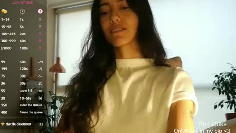 Snapshot of innocentlatiina chatting on 22, 5, 2026 Laroa online show from 22, 5, 2026