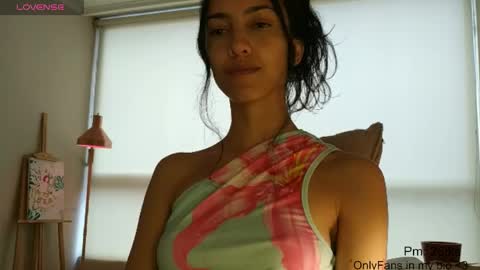 Snapshot of innocentlatiina chatting on 5, 6, 2026 Laroa online show from 5, 6, 2026