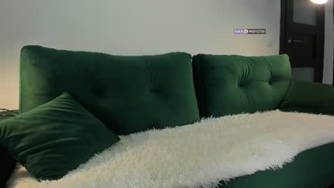 Snapshot of intrigueeme chatting on 5, 7, 2026 Yuli online show from 5, 7, 2026