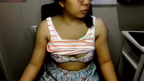 Snapshot of introvertshytype_2011 chatting on 12, 1, 2025 Introvertshytype 2011 online show from 12, 1, 2025