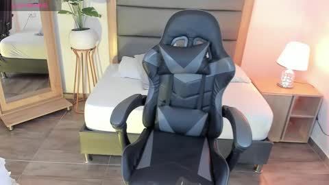 Irantzu online show from 13, 2, 2025