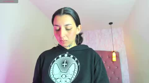 Snapshot of iris_77 chatting on 6, 11, 2025 iris_77 online show from 6, 11, 2025