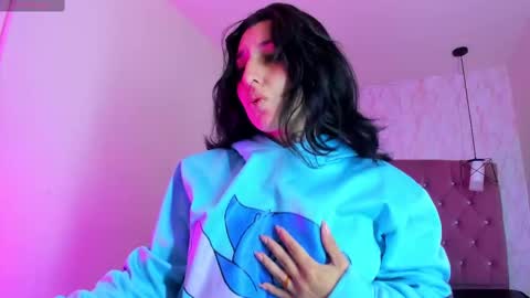 Snapshot of iris_77 chatting on 16, 11, 2025 iris_77 online show from 16, 11, 2025