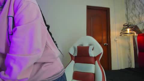 Snapshot of iris_77 chatting on 2, 12, 2025 iris_77 online show from 2, 12, 2025