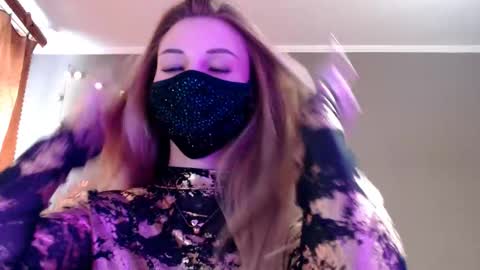 Lily online show from 26, 4, 2026