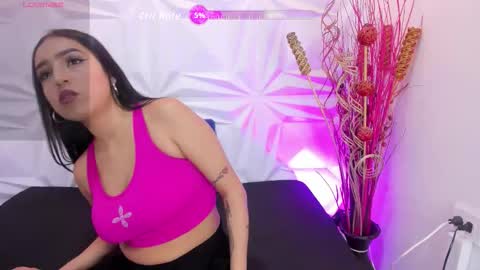 Snapshot of iris_rose_7 chatting on 1, 12, 2025 iris_rose_7 online show from 1, 12, 2025