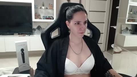 Irwi Tomboy online show from 15, 12, 2024