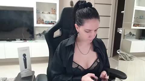 Irwi Tomboy online show from 15, 1, 2025